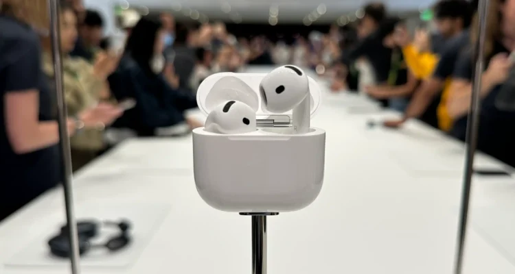 AirPods Ultra 2025 Suara 3D Immersive dengan Adaptive Hearing_11zon AirPods Ultra 2025: Suara 3D Immersive dengan Adaptive Hearing
