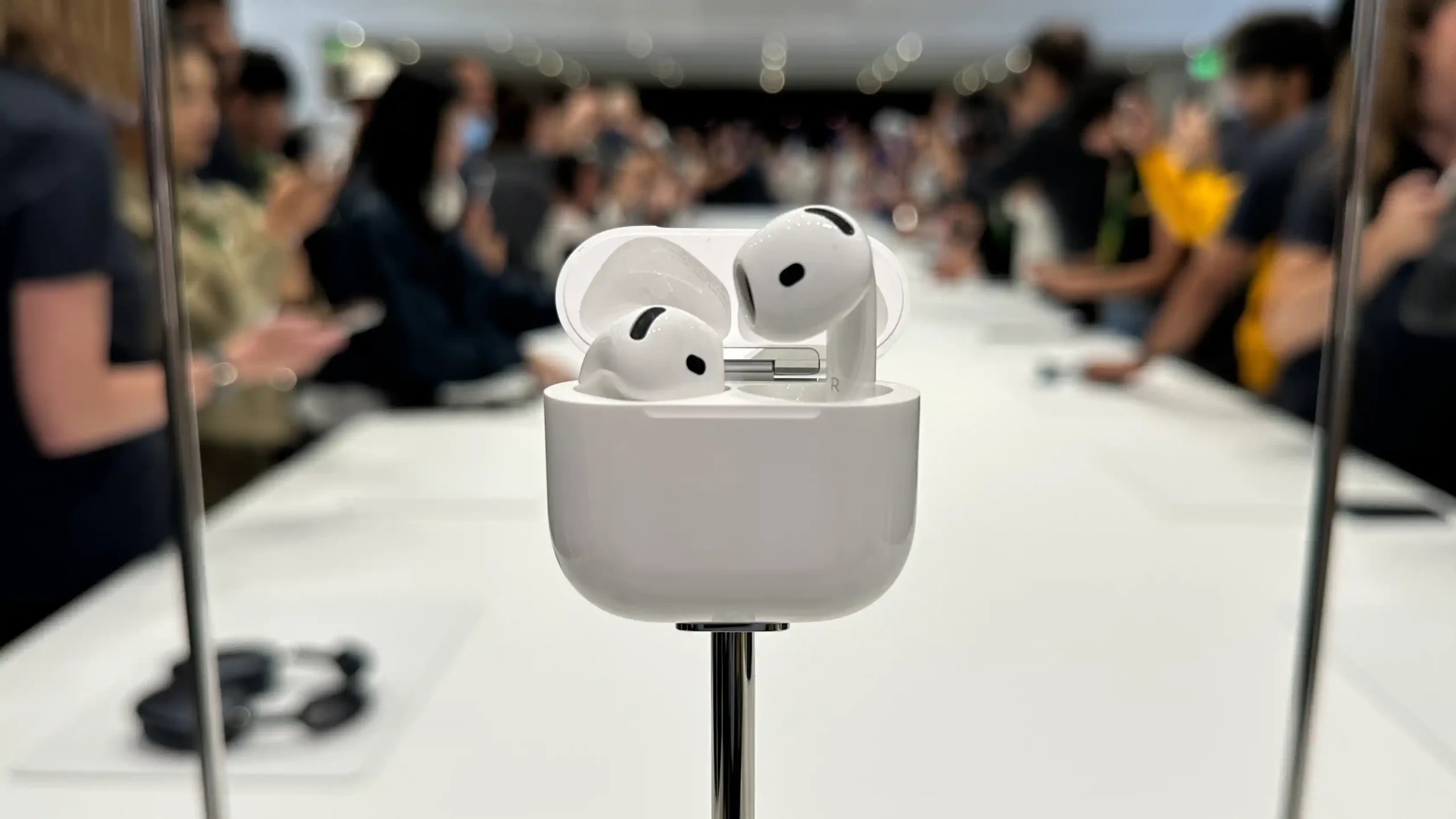 AirPods Ultra 2025: Suara 3D Immersive dengan Adaptive Hearing